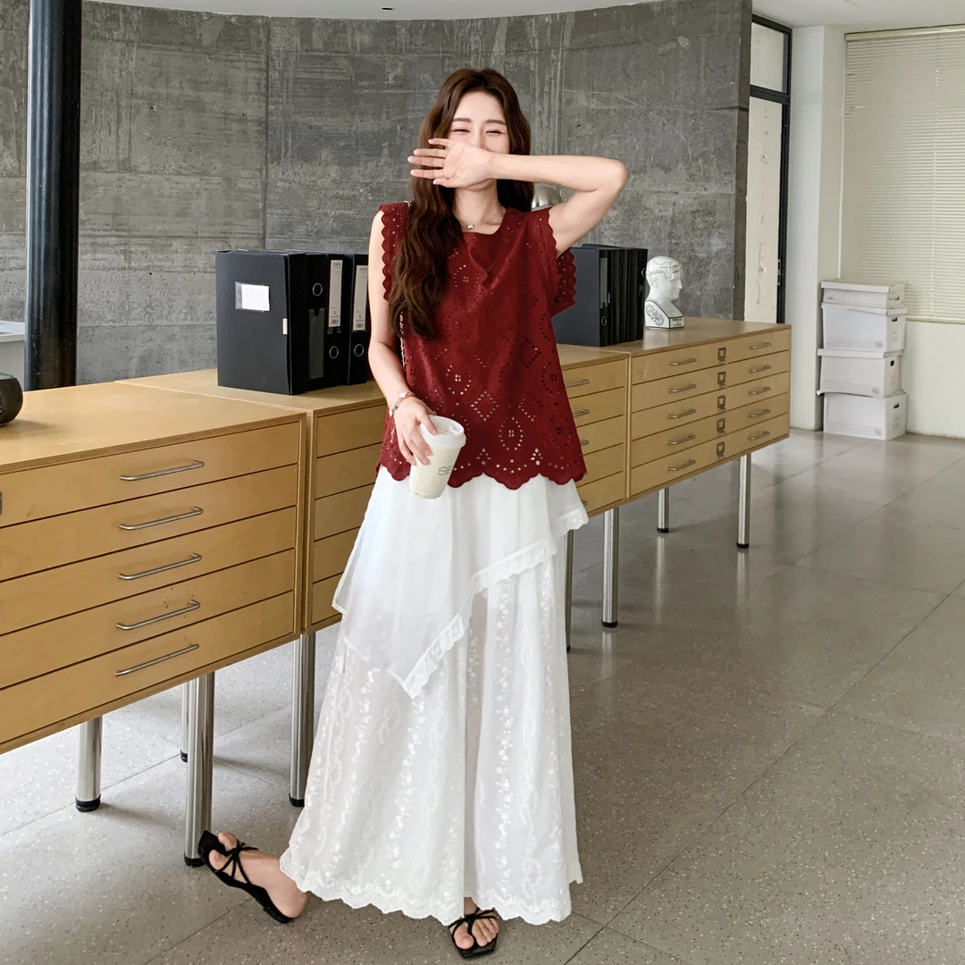 红色松弛感时尚独特蕾丝镂空马甲套装女2025夏季新款阔腿裤两件套