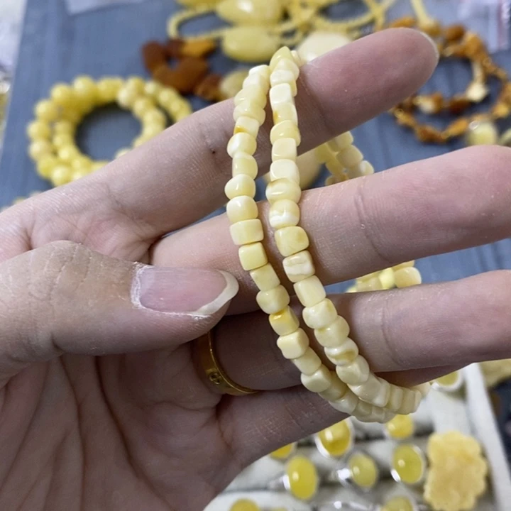 蜜蜡裸石未镶嵌多样性发货其一