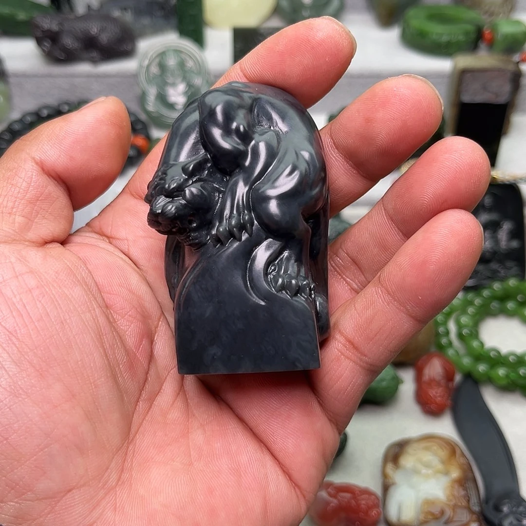 和田玉颈饰未镶嵌糖**心