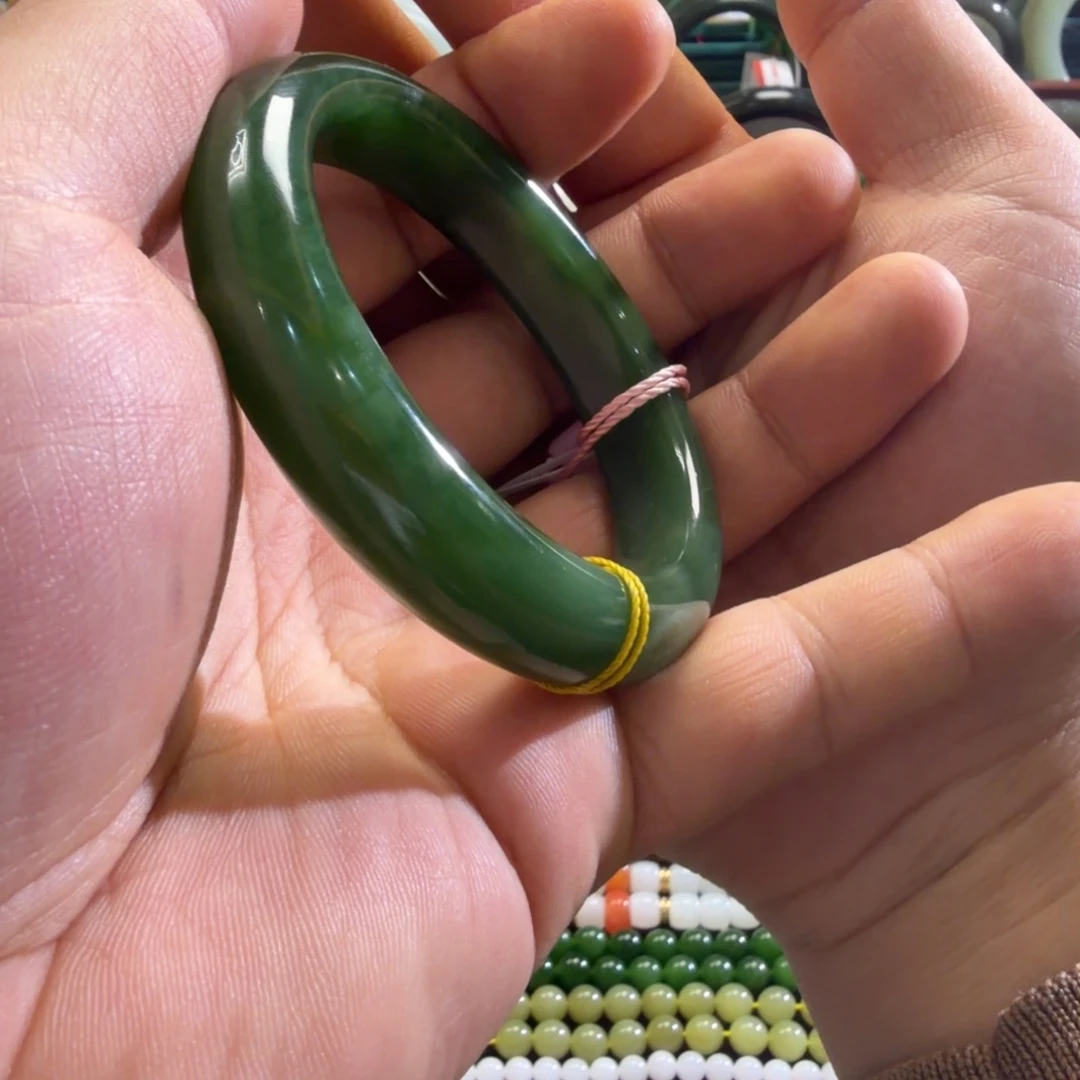 和田玉未镶嵌手镯