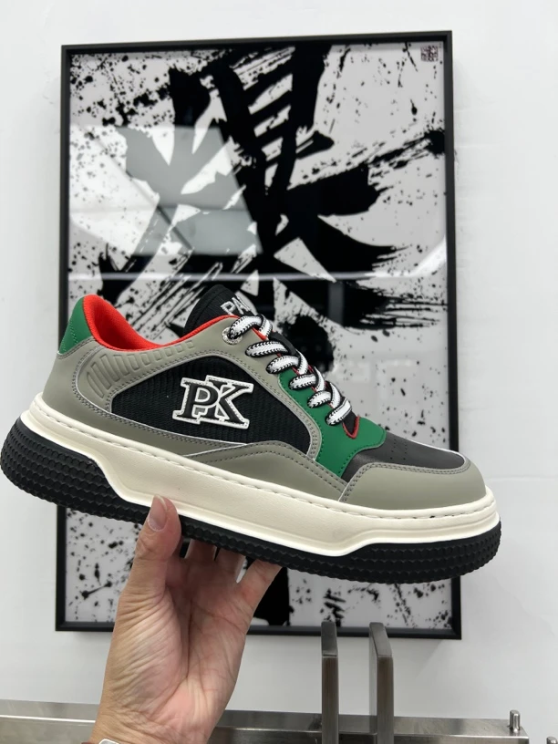 2025年秋冬新款男士字母贴皮绣拼色板鞋2769