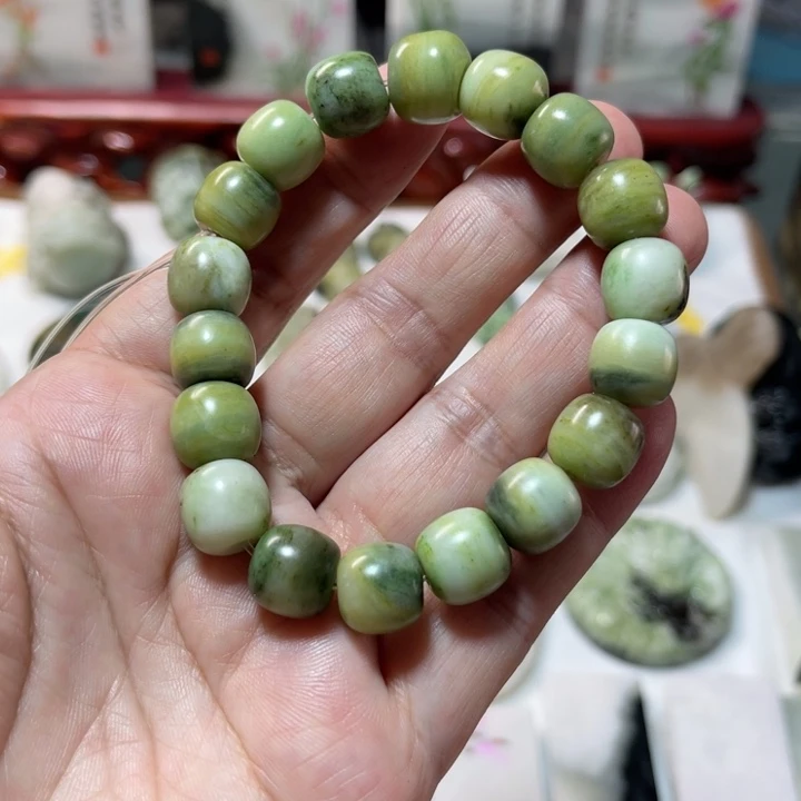 独山玉未镶嵌颈饰