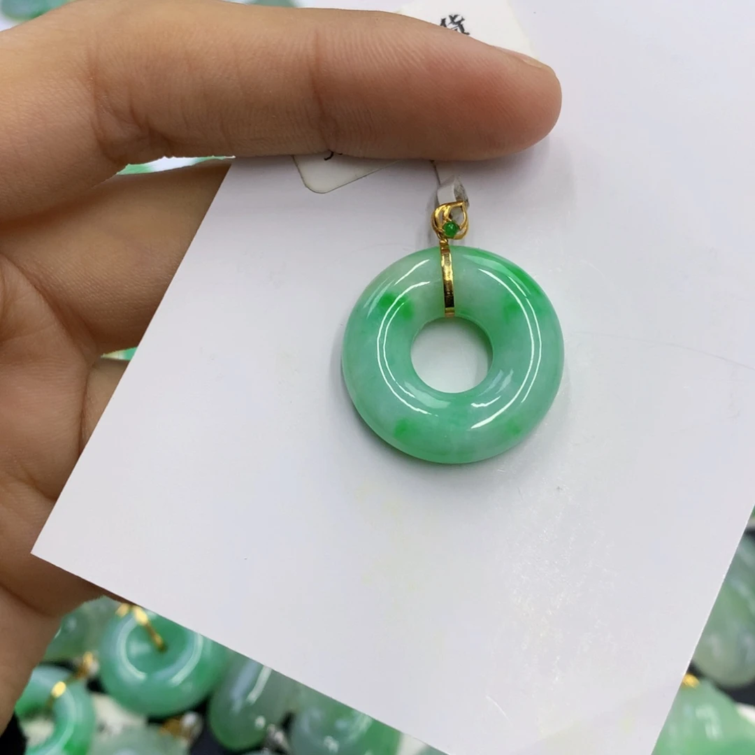 刘***萍翡翠18K金镶嵌颈饰翡翠