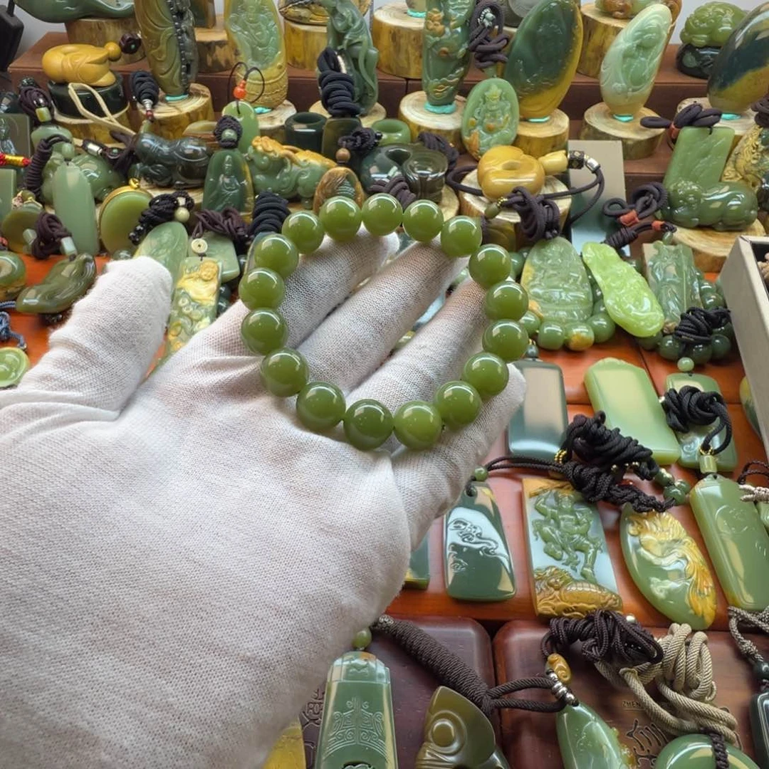 军***哥手链未镶嵌岫岩老玉（透闪石质玉）