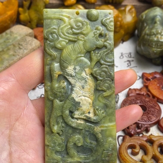 蛇纹石玉未镶嵌颈饰