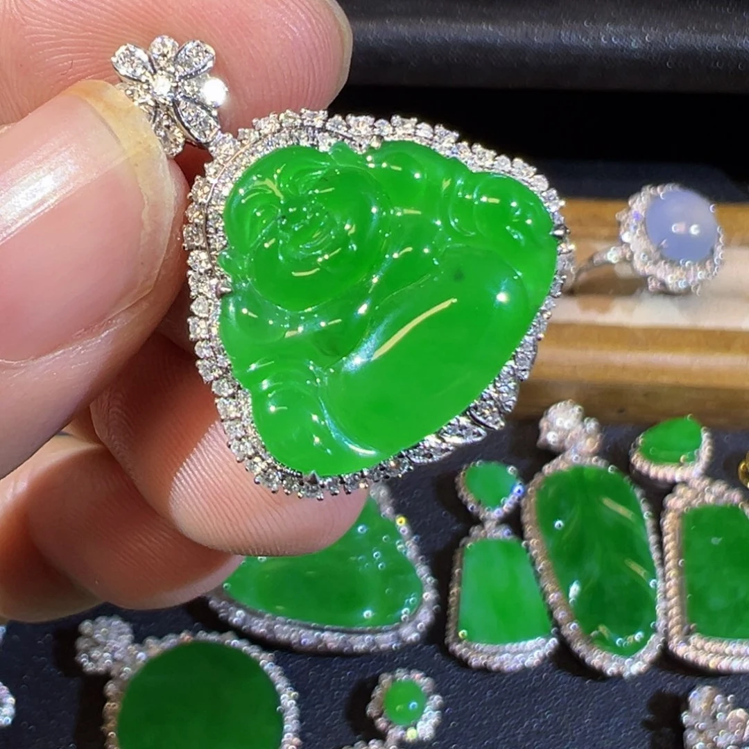 翡翠18K金镶嵌颈饰