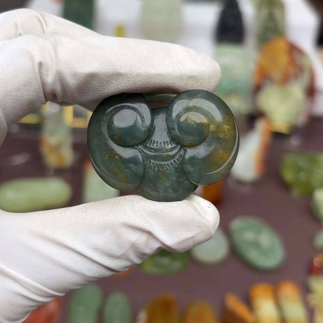 蛇纹石玉颈饰未镶嵌