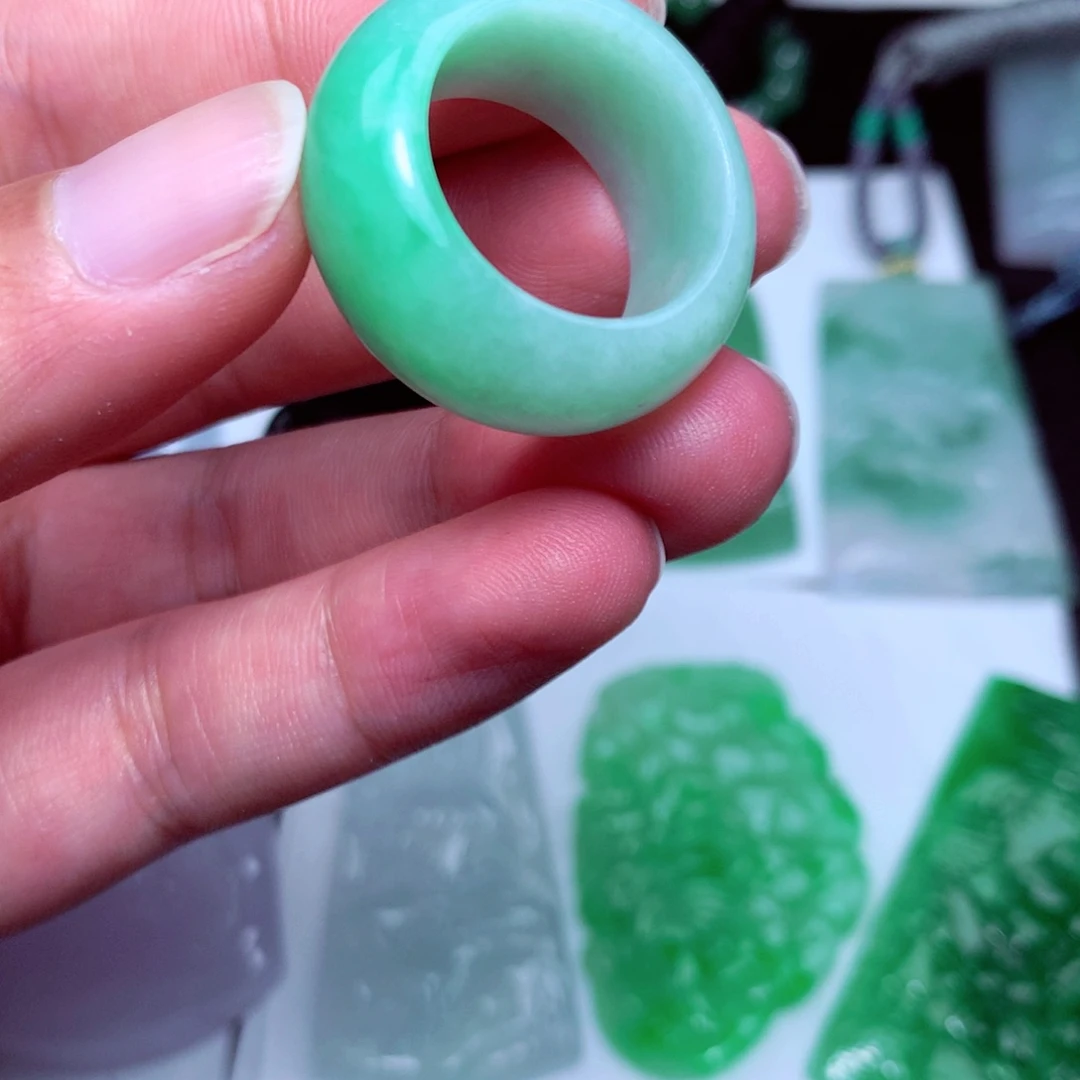 颈饰未镶嵌翡翠天然A货翡翠