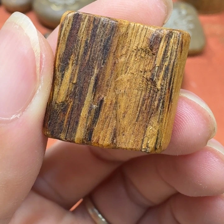 大叶紫檀（黑酸枝木类）