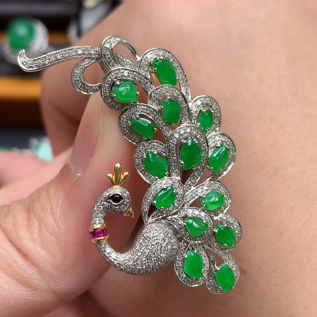 翡翠18K金镶嵌颈饰