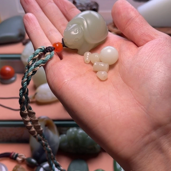 和田玉（青白玉）颈饰未镶嵌佐*