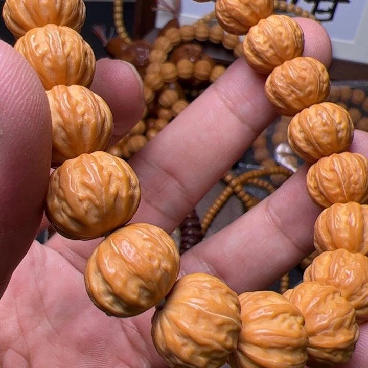 猴头核桃吊坠看看咯