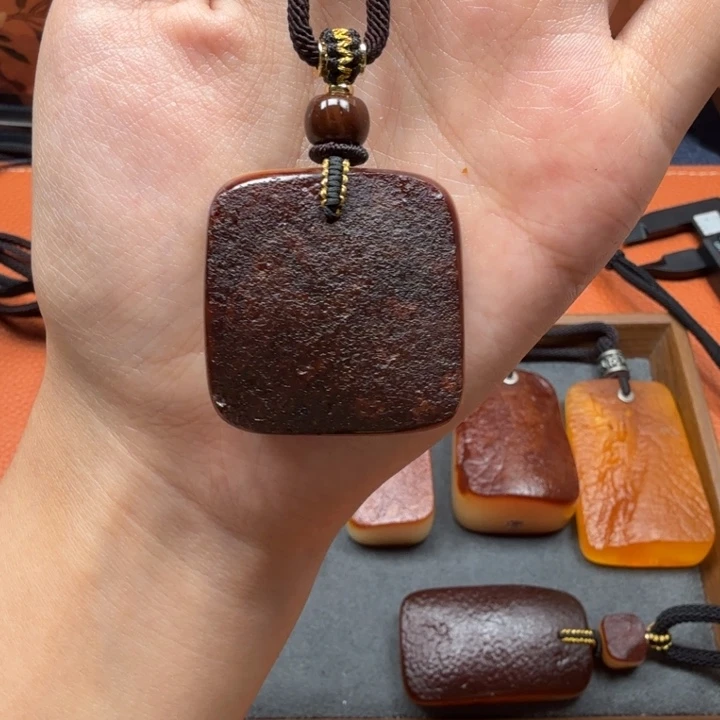 蜜蜡未镶嵌吊坠(赠链)