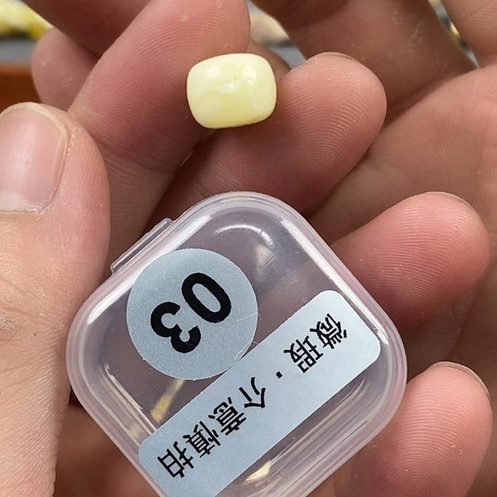 未镶嵌琥珀珠宝奇石