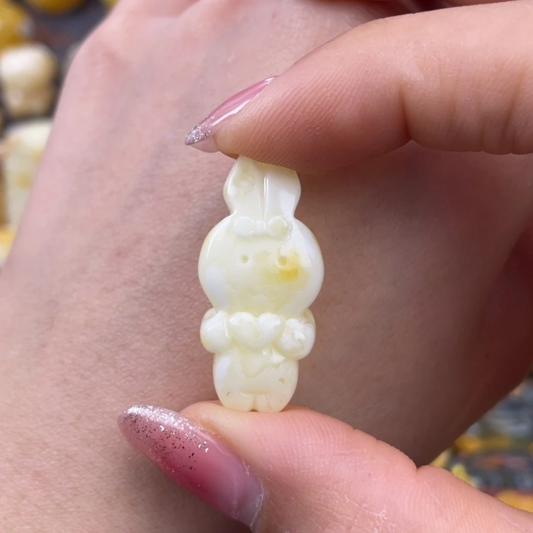 琥珀裸石未镶嵌蜜蜡