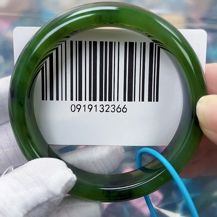 只****和田玉未镶嵌手镯微瑕63