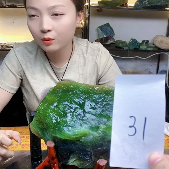 【闪购商品】蛇纹石玉未镶嵌原石尤**分