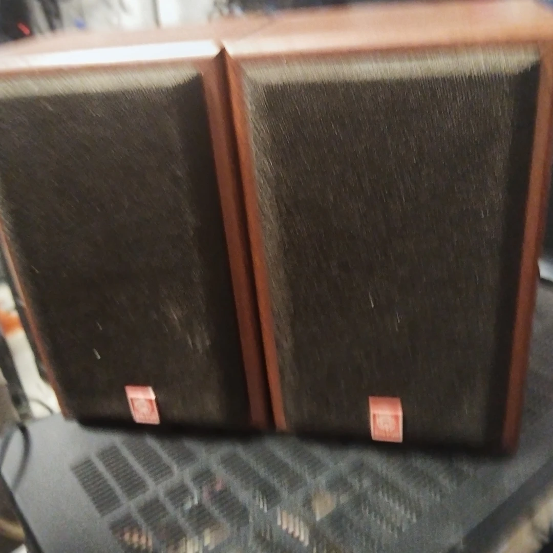 8新  琴韵小音箱一对，不包邮费，不支持七天无理由退货