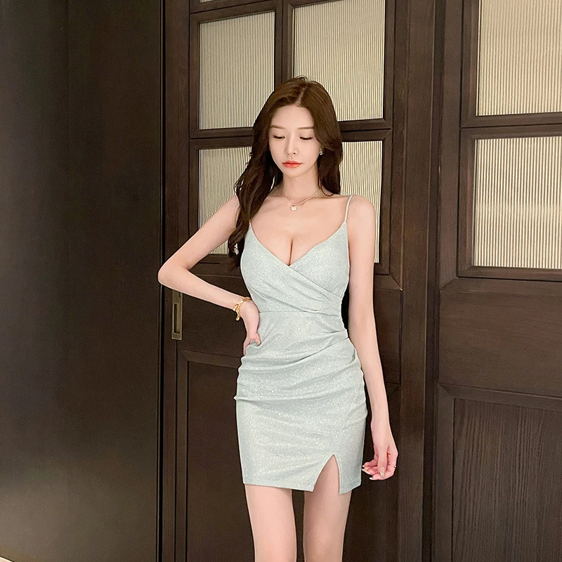 辣妹褶皱时尚早春连衣裙吊带裙气质纯欲吊带V领性感开叉包臀短裙