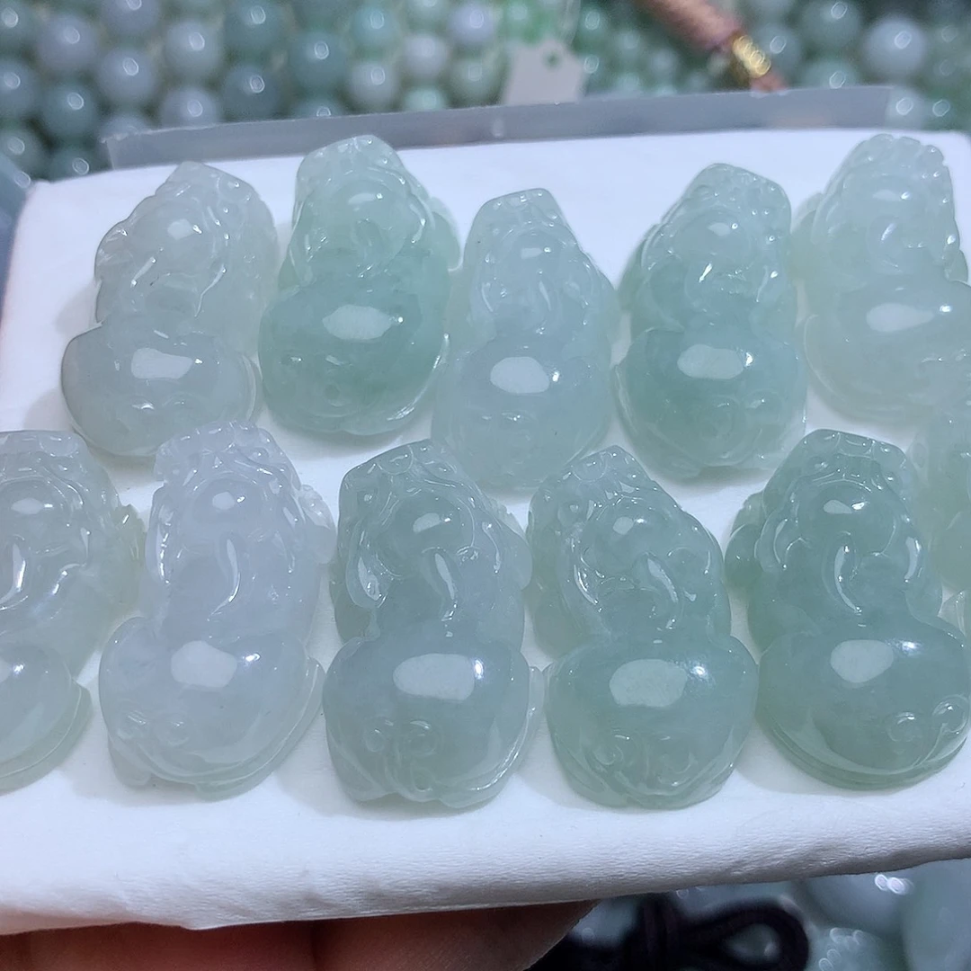 梵***天翡翠未镶嵌颈饰223。
