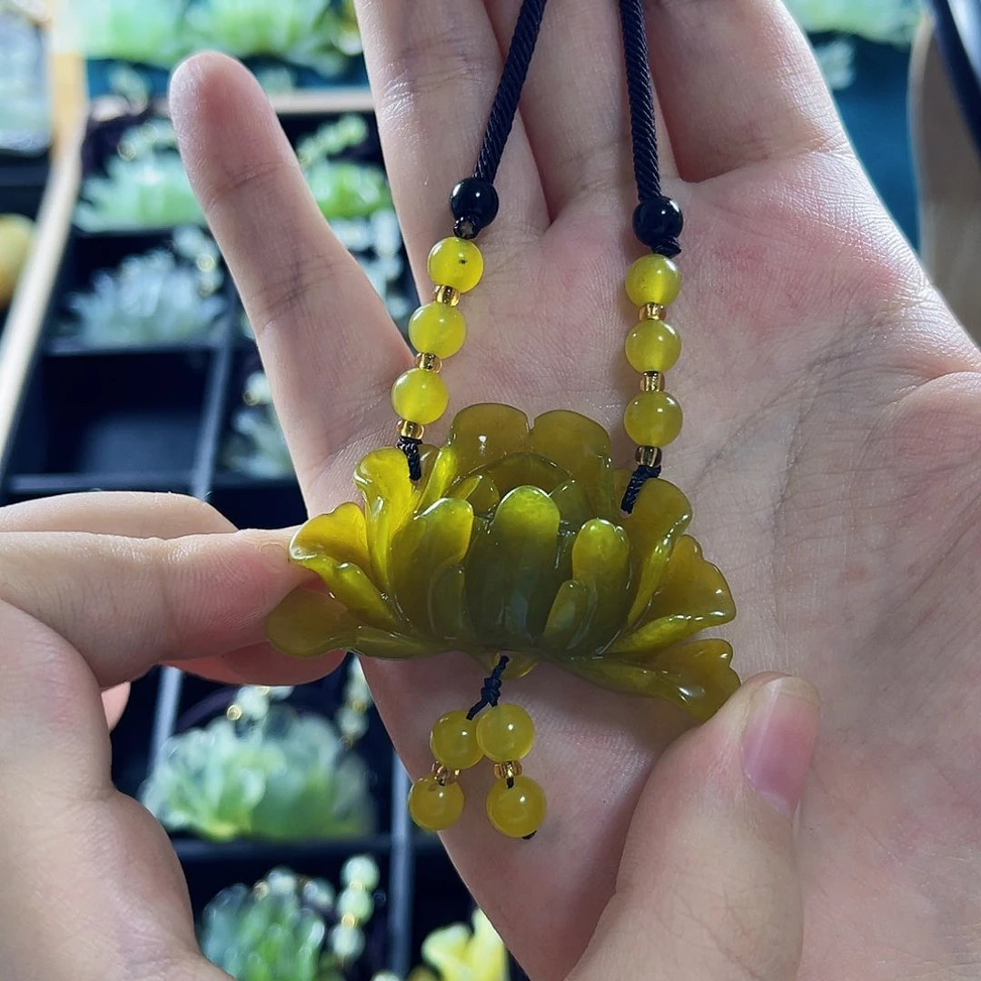 蛇纹石玉颈饰合金