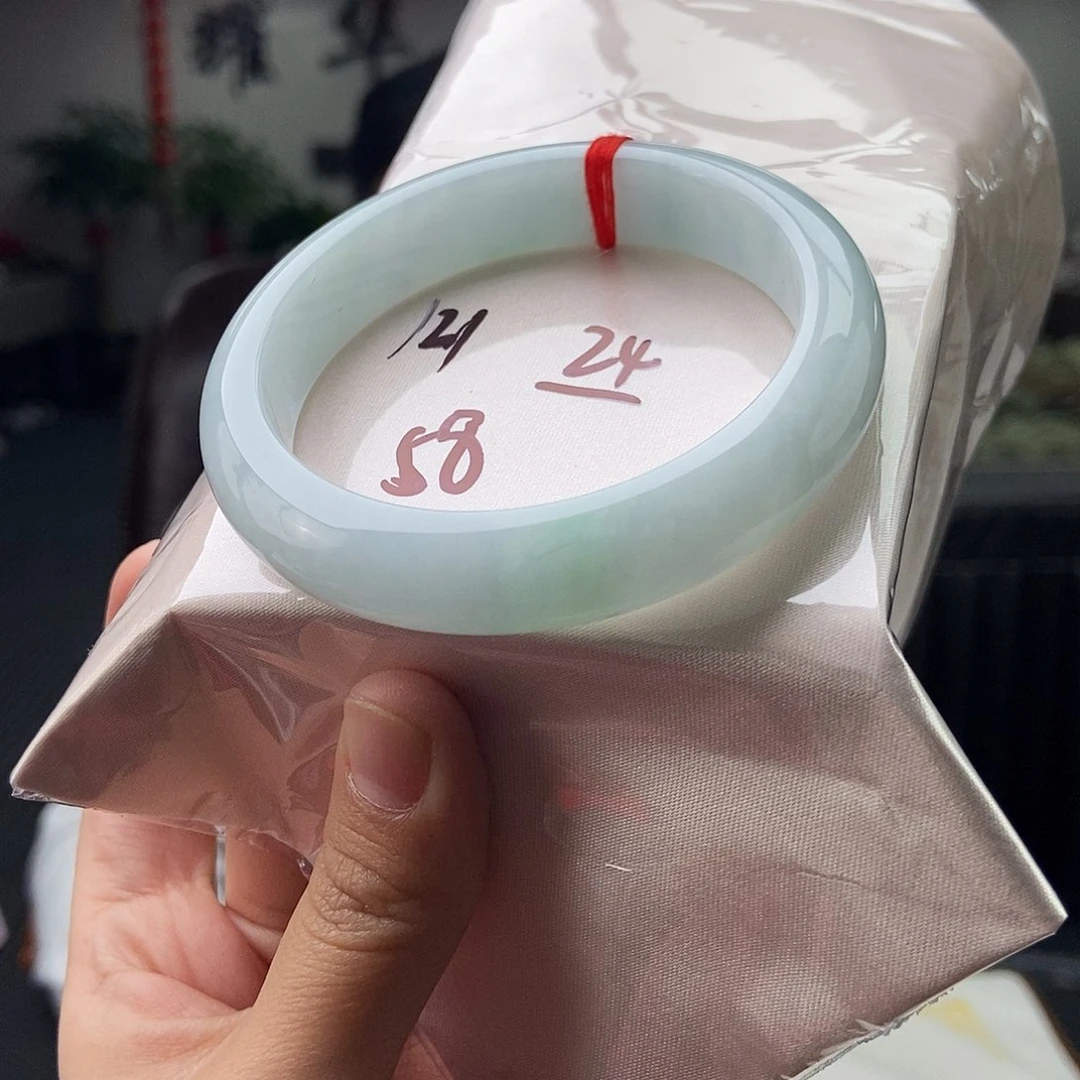 翡翠手镯未镶嵌拍一发一