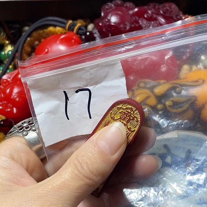 布***豪琉璃/树脂/塑料类