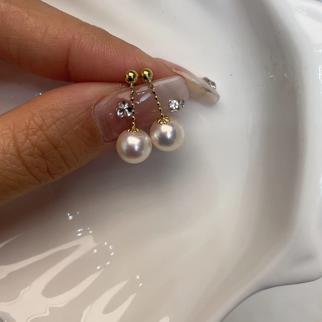 18K金镶嵌海水珍珠耳饰