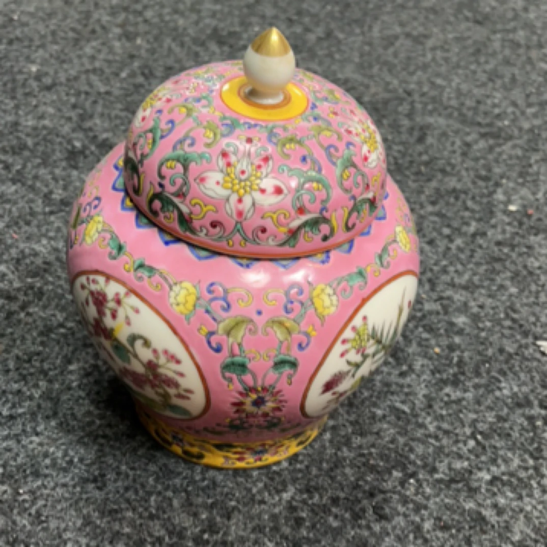 胭脂红开窗四季花卉盖罐