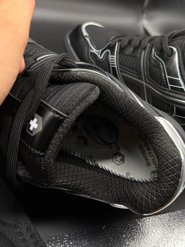 瑞士高帮运动男女鞋