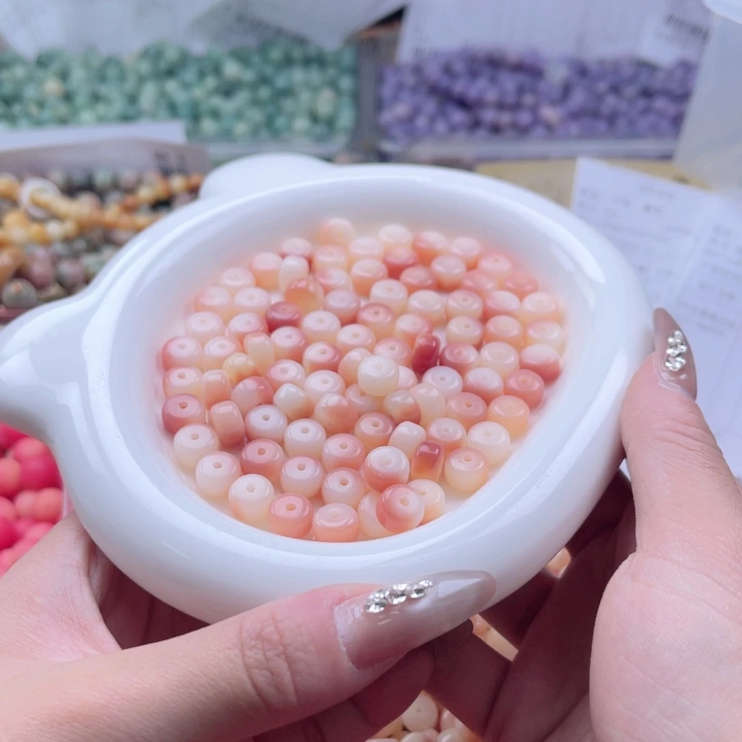 白玉菩提吊坠q9mm330颗。笑糖片