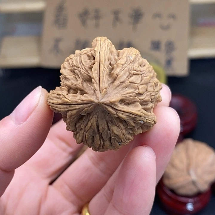 墨***～文玩核桃吊坠黄多不退不换