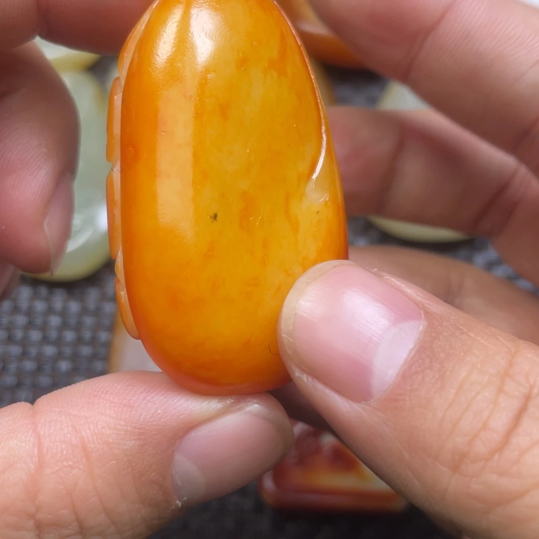 骑***女和田玉未镶嵌颈饰