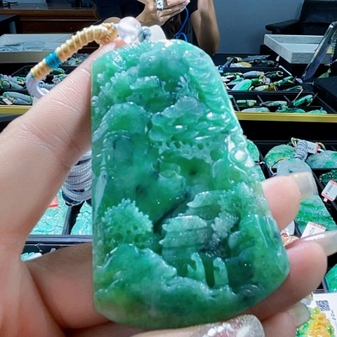 颈饰未镶嵌翡翠一个