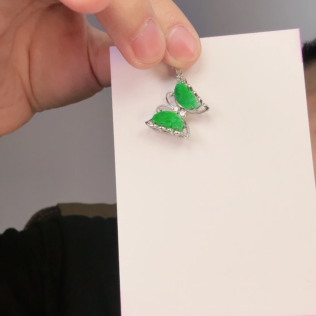 翡翠颈饰未镶嵌一件