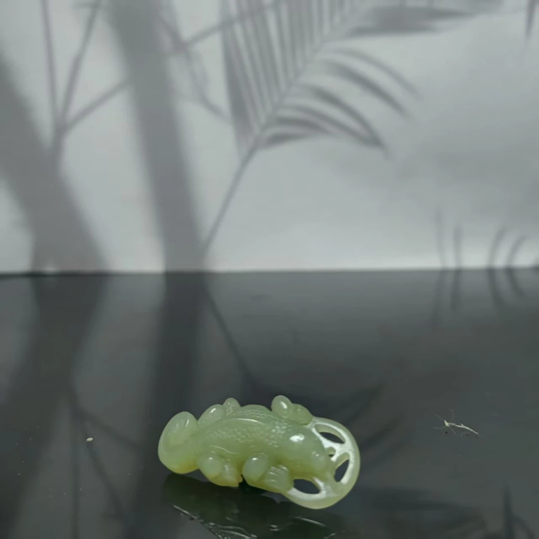 Q和田玉赤龙吊坠1360