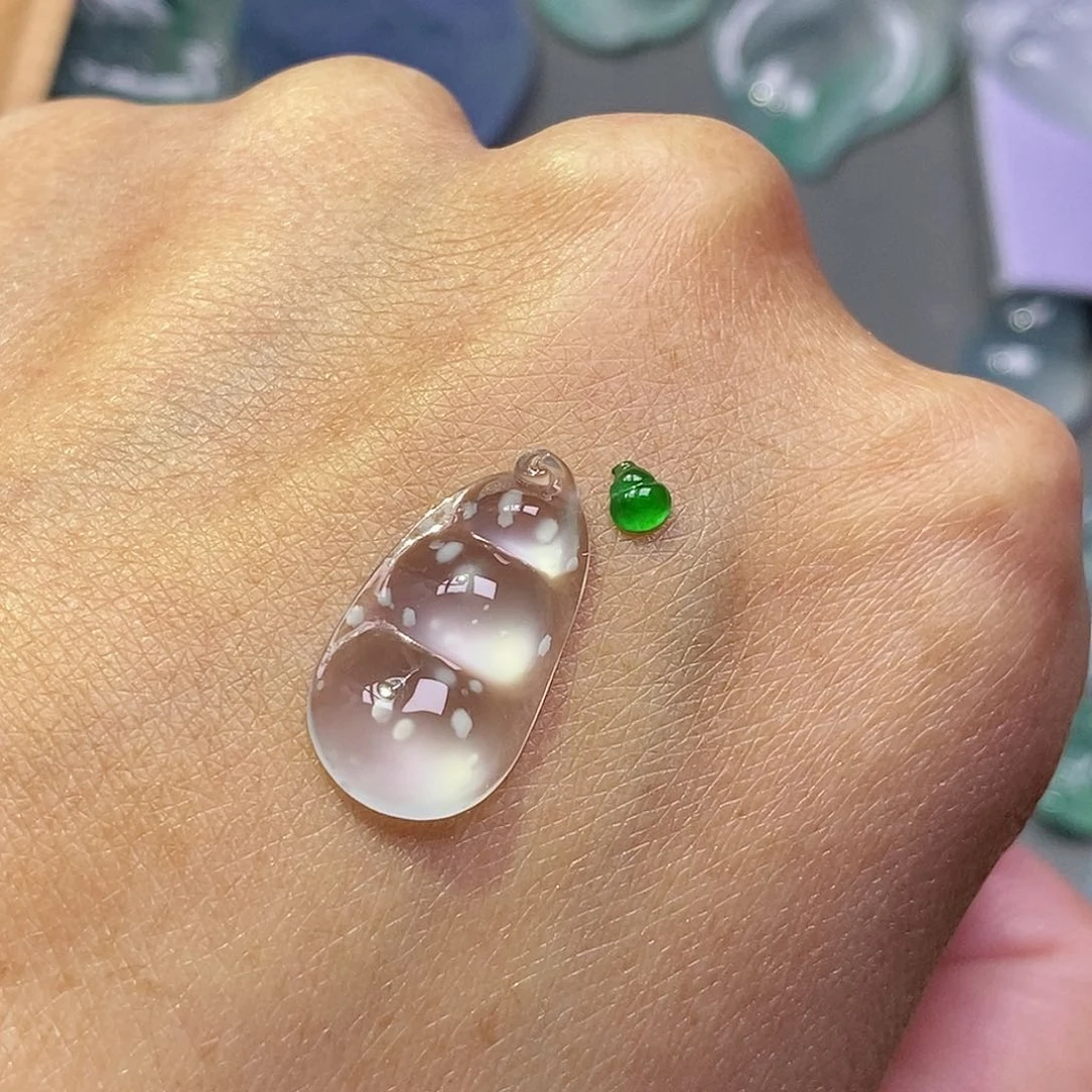 翡翠颈饰未镶嵌「****」翡翠