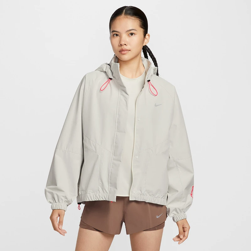 耐克（NIKE）秋冬新款女子梭织运动跑步健身夹克外套IO0251-047