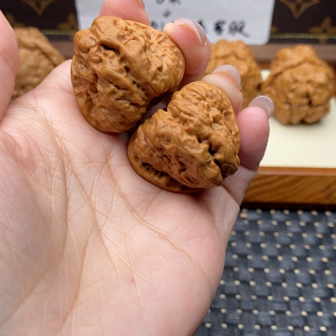 文玩核桃把件恋****?边34左右