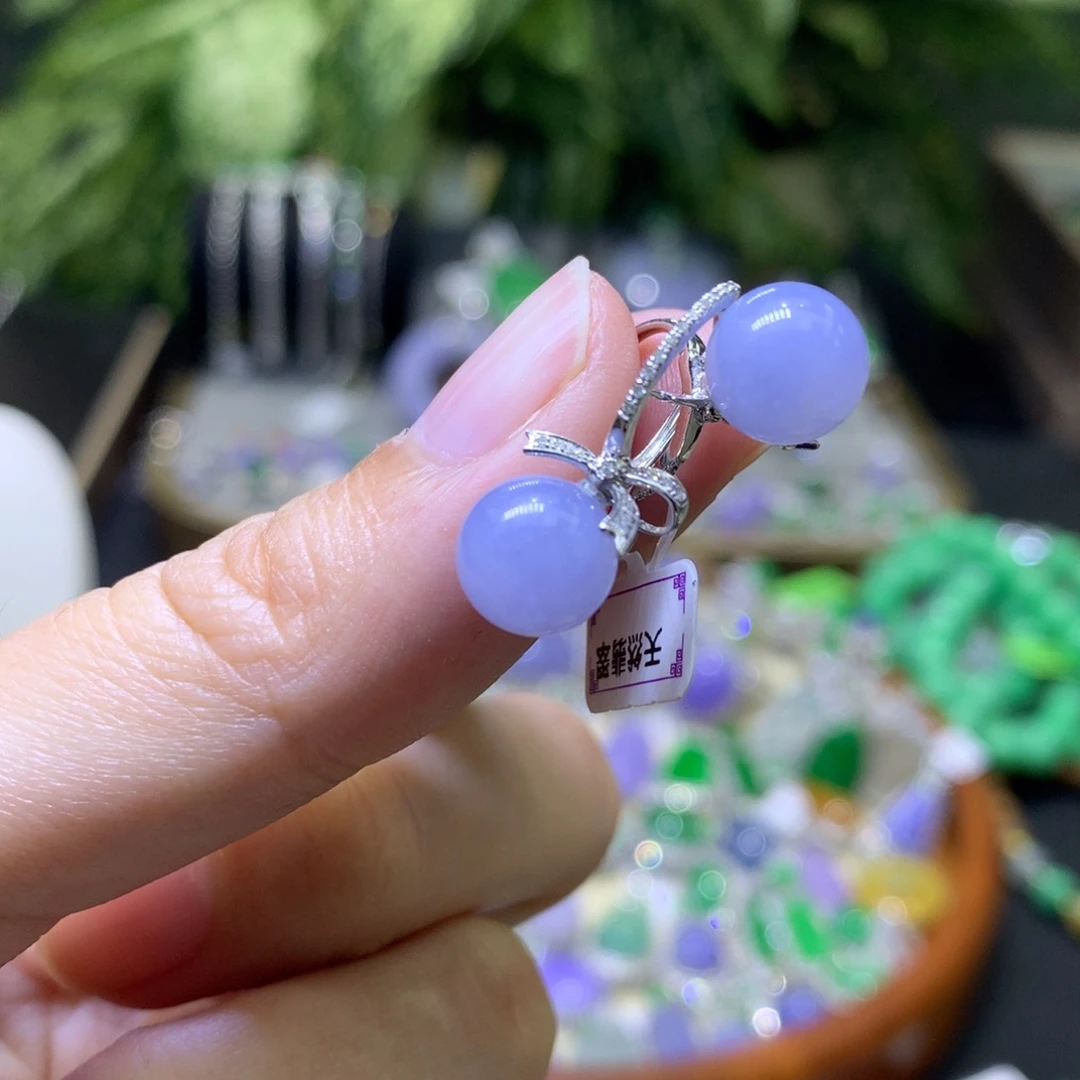 颈饰18K金镶嵌翡翠