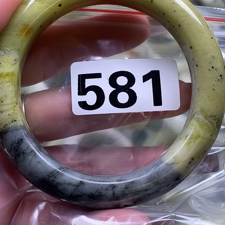 胡***伟蛇纹石玉未镶嵌手镯