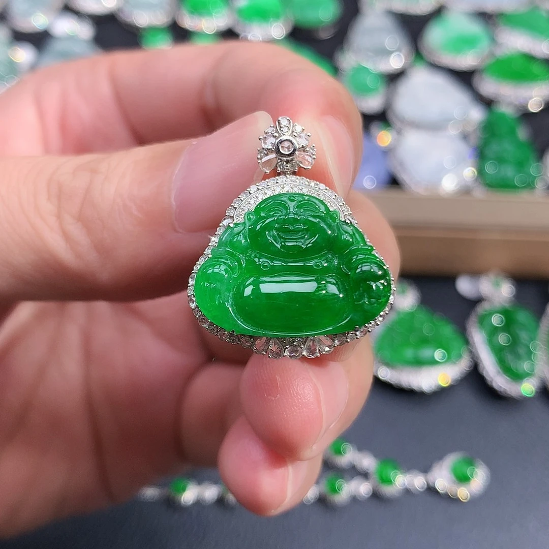 颈饰18K金镶嵌翡翠