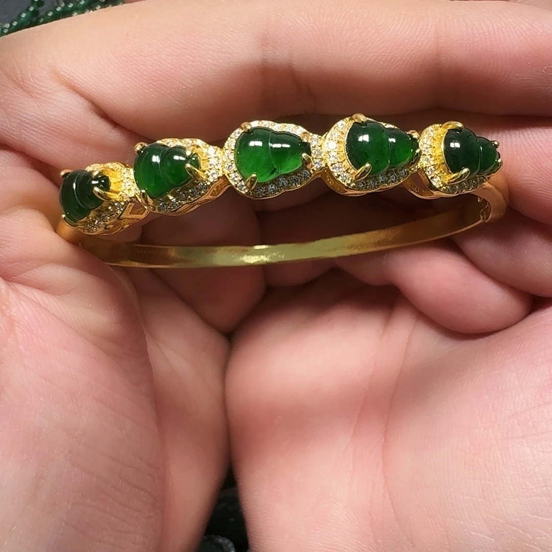 翡翠未镶嵌颈饰天然A货翡翠放漏