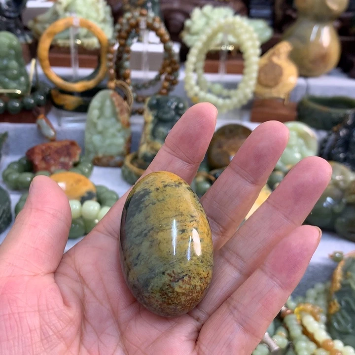 艾***乎岫岩河磨玉（透闪石质玉）未镶嵌把件