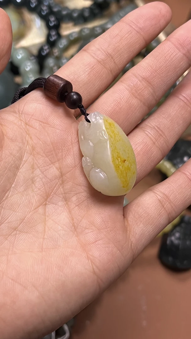 和田玉 貔貅小吊坠