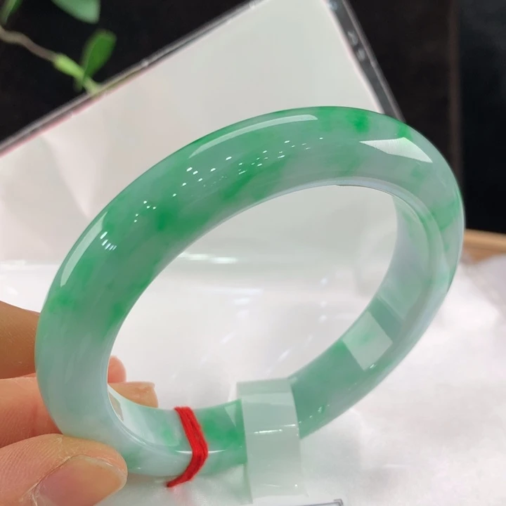 翡翠手镯未镶嵌111-0261