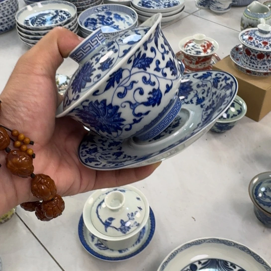 摆件陶青花缠枝莲三才盖碗
