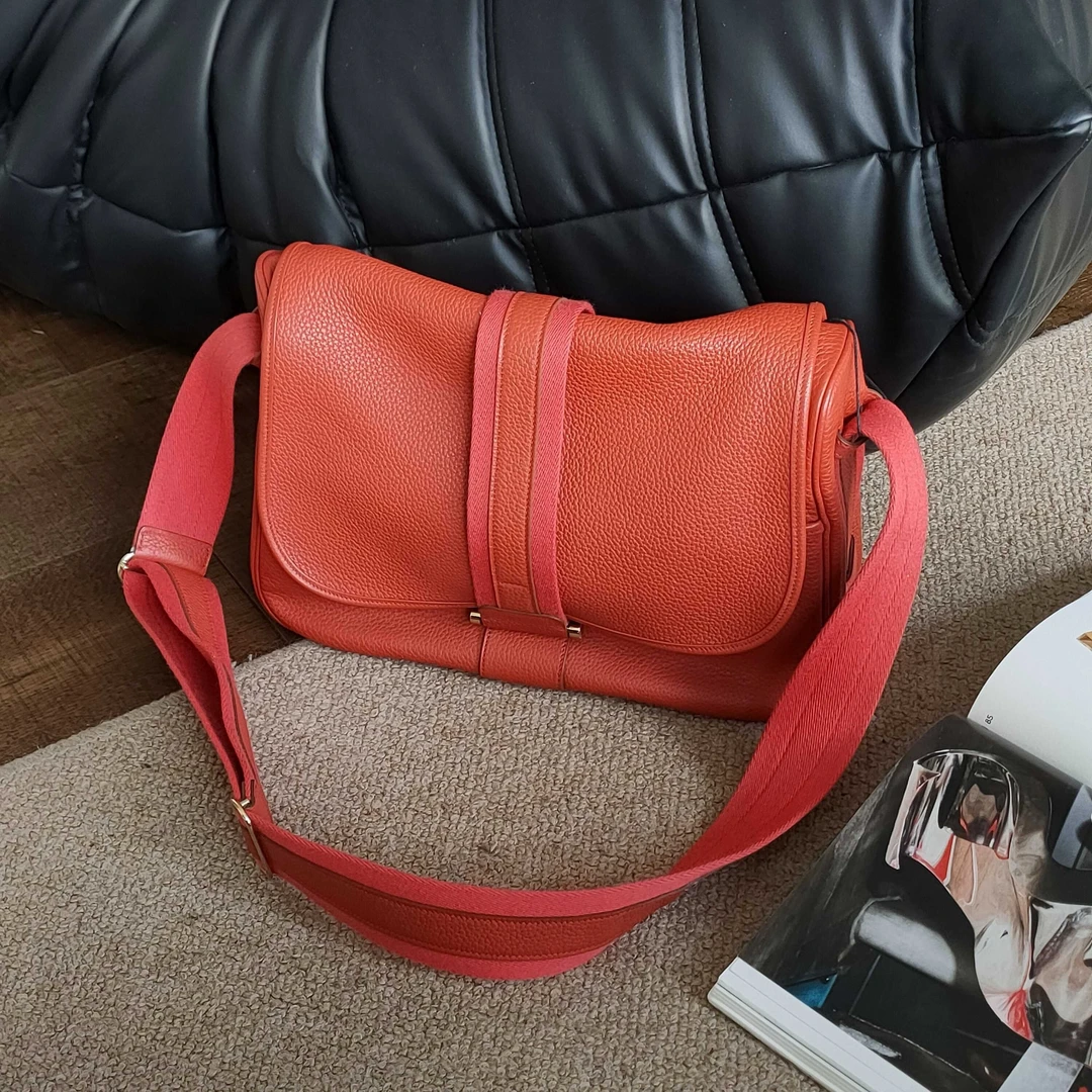 95新 Hermes/爱马仕 Azul-砖红色TC皮金扣Bourlingue邮差包 39246