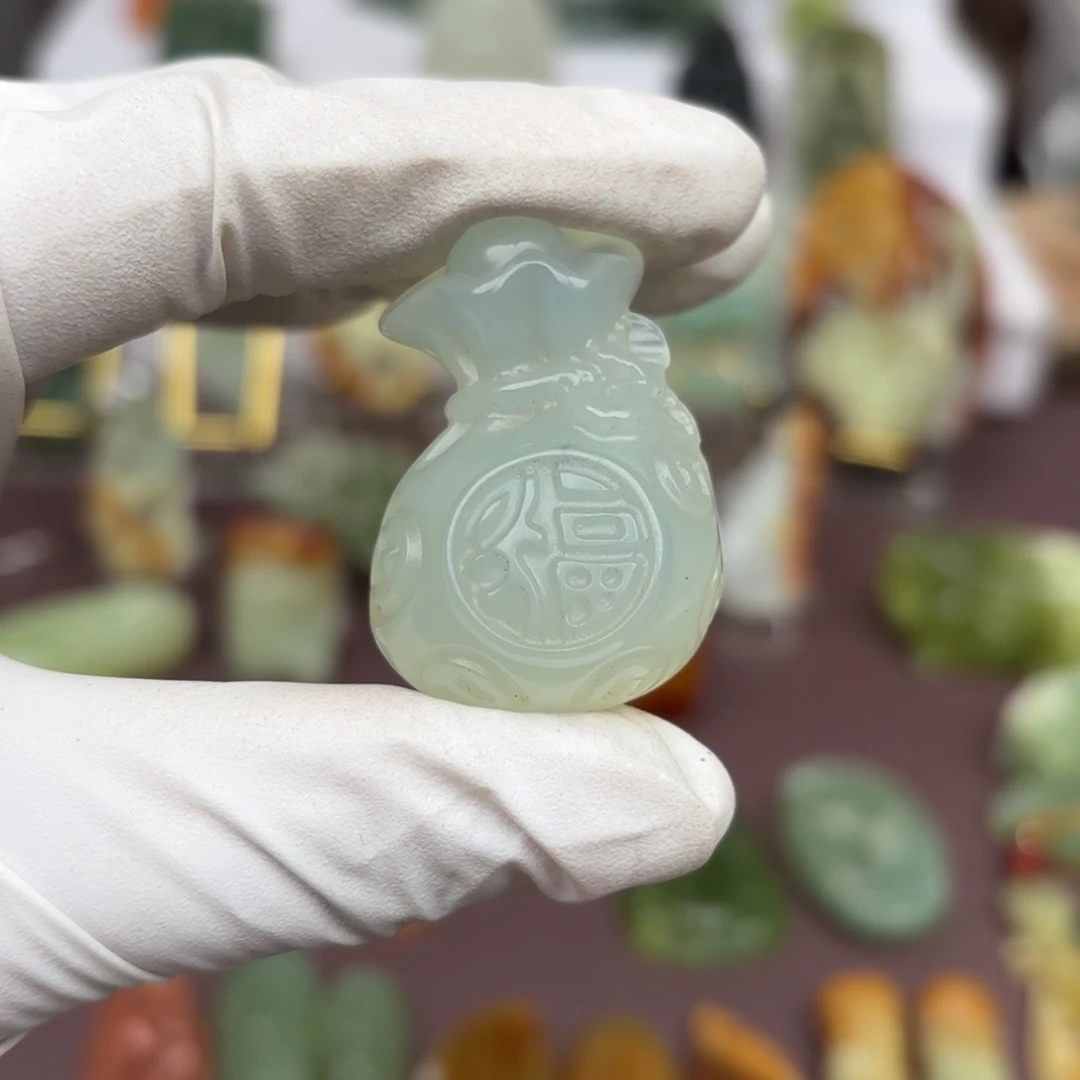 蛇纹石玉颈饰未镶嵌