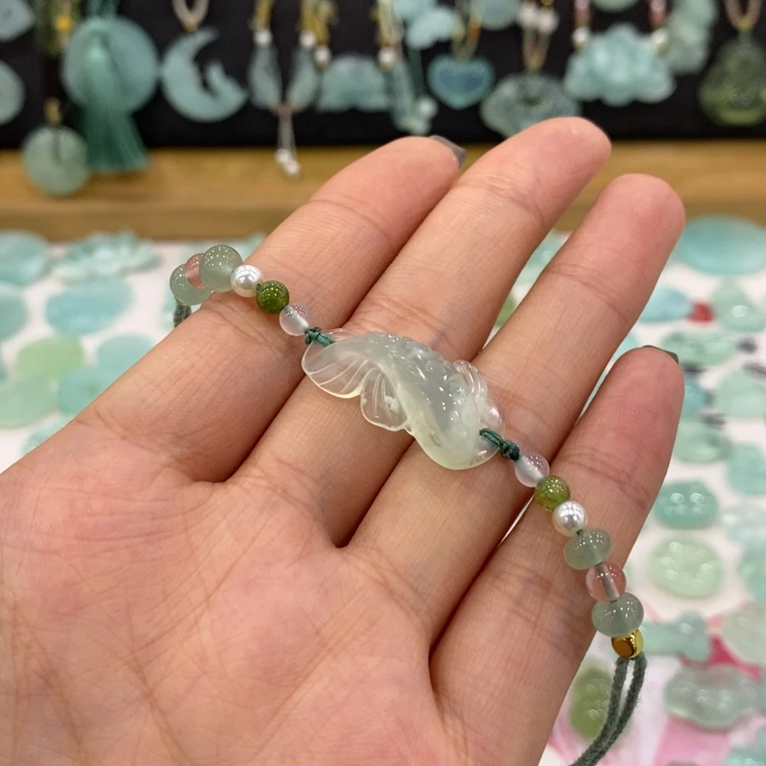 蛇纹石玉未镶嵌颈饰